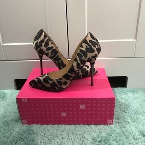 Shoe dazzle leopard heels!